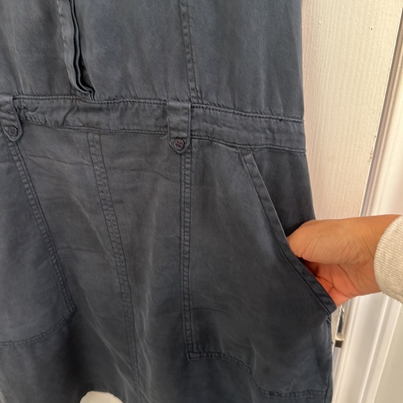 SOLD 😍😍😍 Navy blue dress perfect for summer and spring. Size Large. - Picture 4 of 5